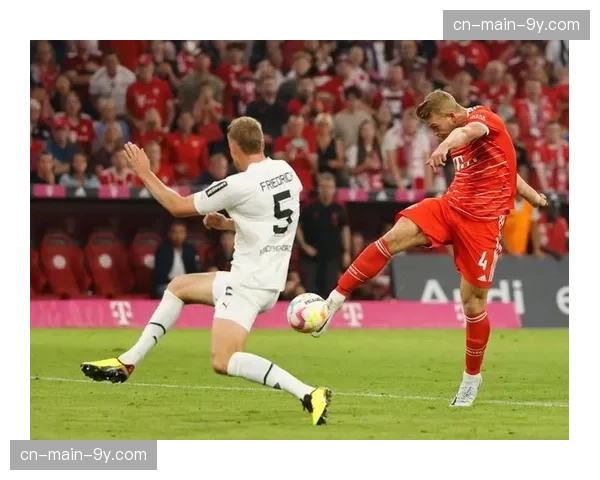 维尼修斯突破造点瞬间,拜仁后卫于帕梅卡诺染红离场 维尼修斯突破造点瞬间,拜仁后卫于帕梅卡诺染红离场